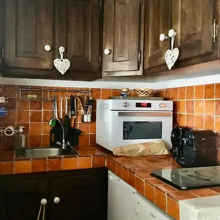 Ravissant Climatise Gambetta Misericorde Au Coeur De Сен-Тропе